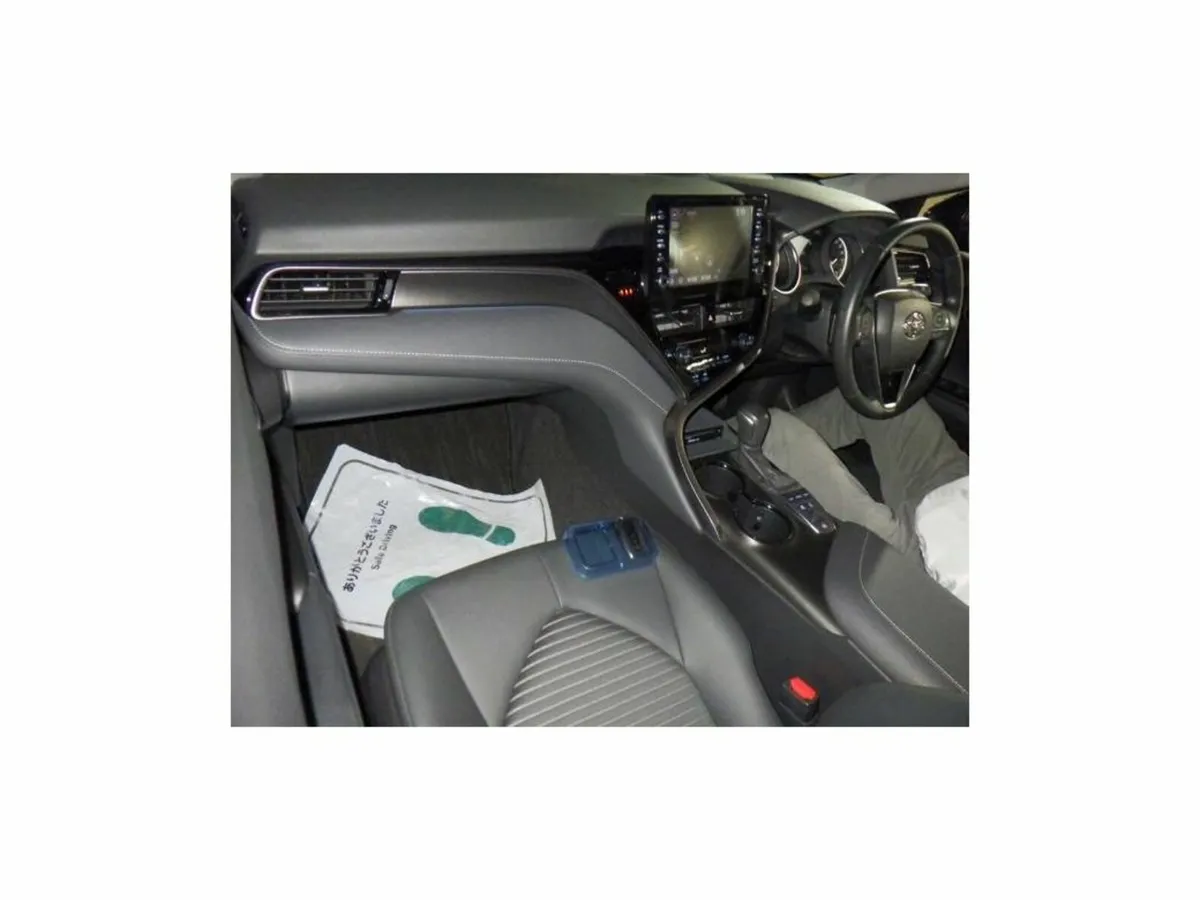 Toyota Camry HYBRID WS Low Mileage , Reversing cam - Image 2