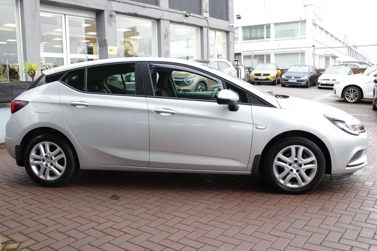 Opel Astra 2017 - Image 3