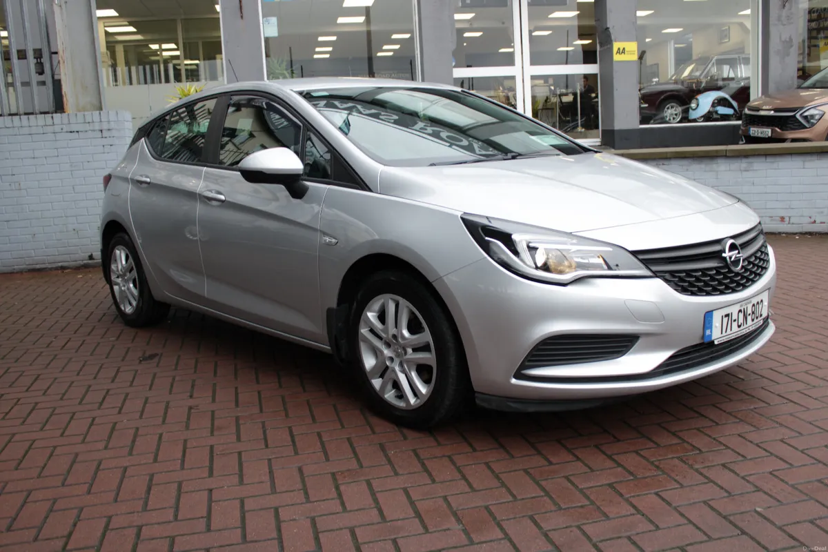 Opel Astra 2017 - Image 1