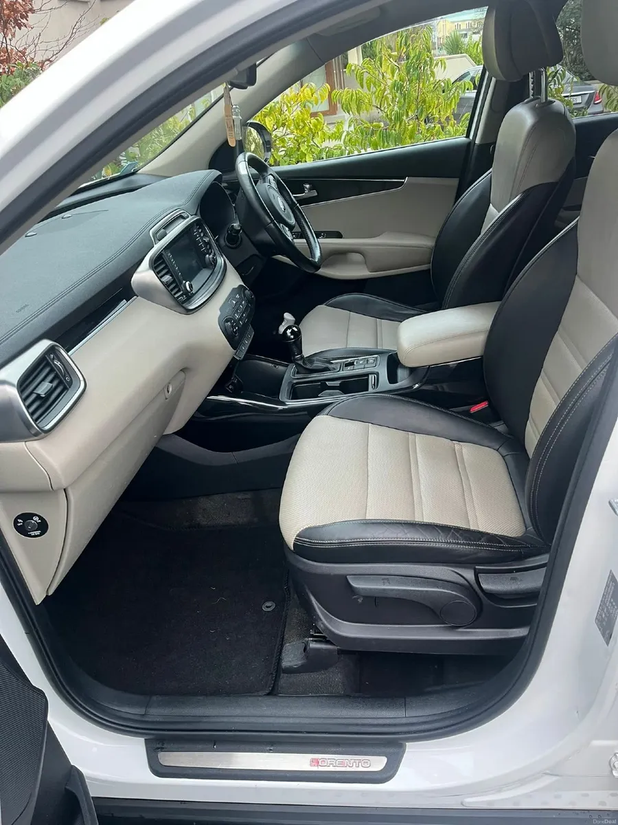 Kia Sorento 2017 - Image 2