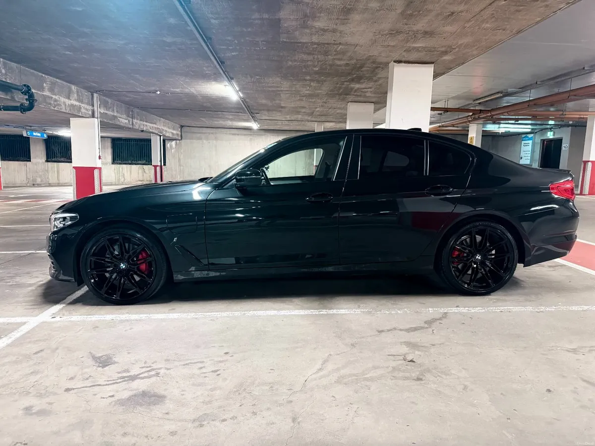 BMW 5-Series 2017 | Sunroof | 20” Msport alloys - Image 2