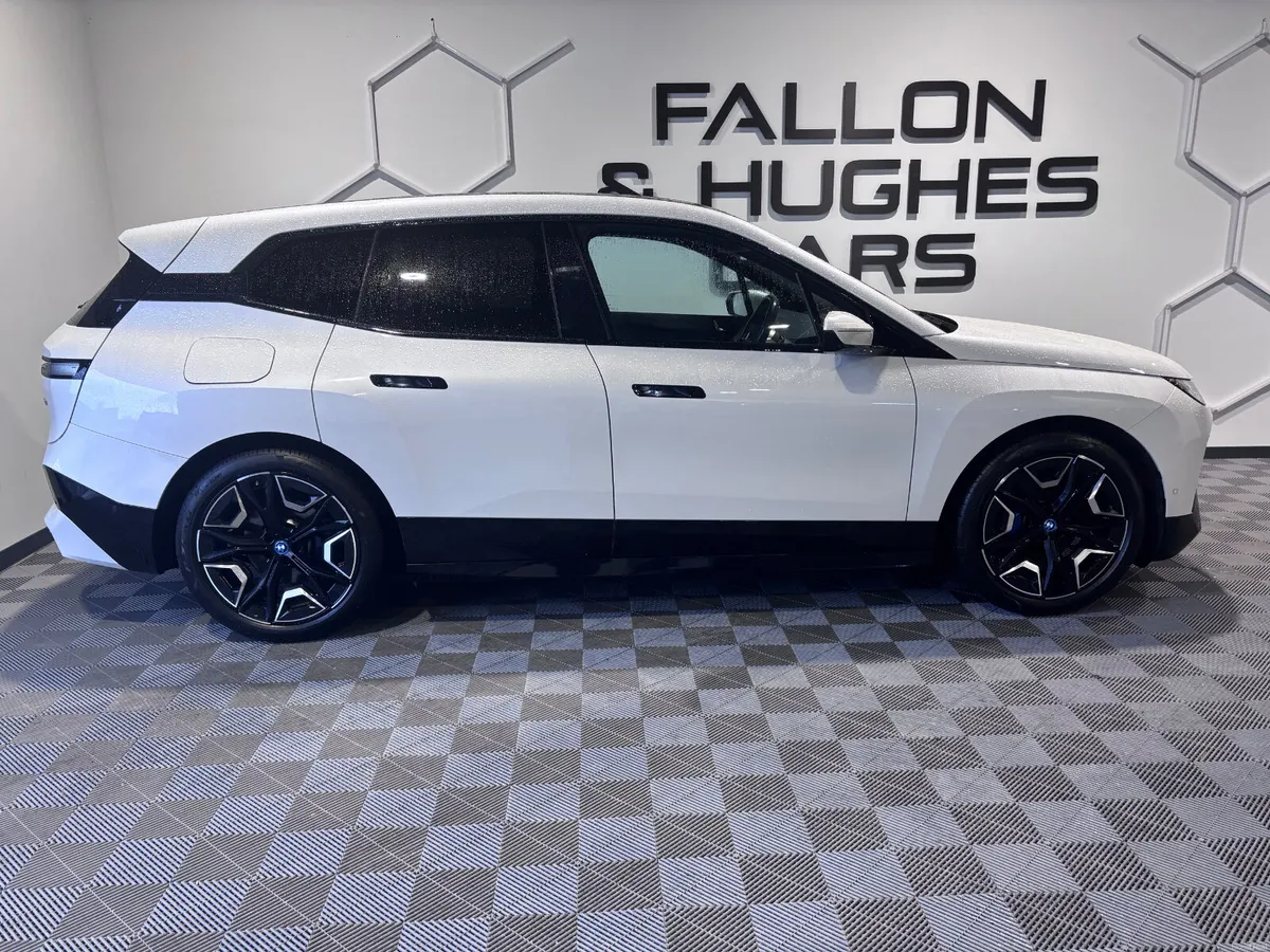 BMW IX XDRIVE40 M SPORT EDITION // PANORAMIC ROOF - Image 4