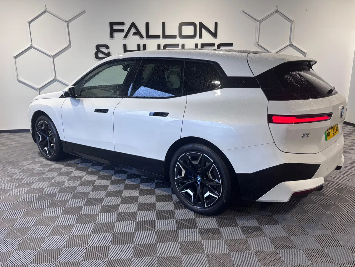 BMW IX XDRIVE40 M SPORT EDITION // PANORAMIC ROOF - Image 3