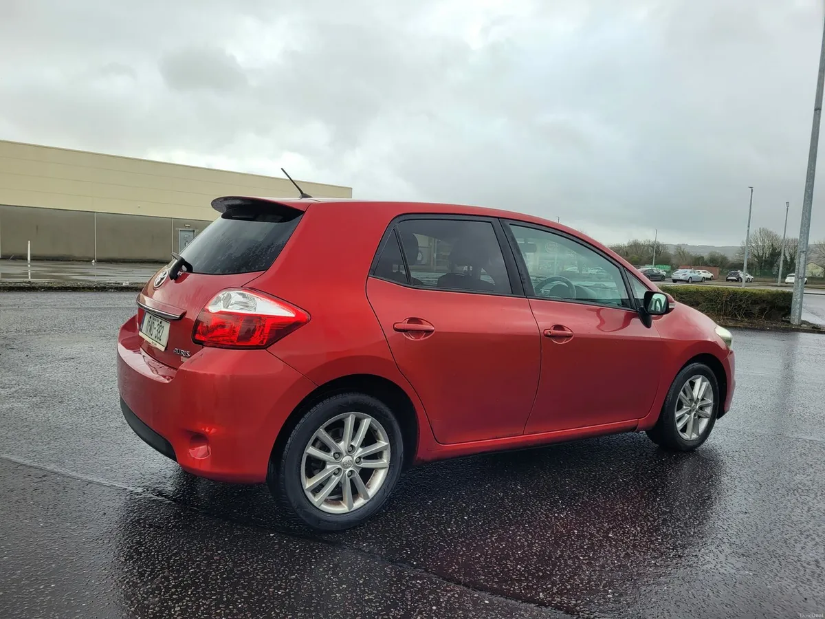 CLEAN 2011 TOYOTA AURIS SPORT 1.4 DIESEL. - Image 2