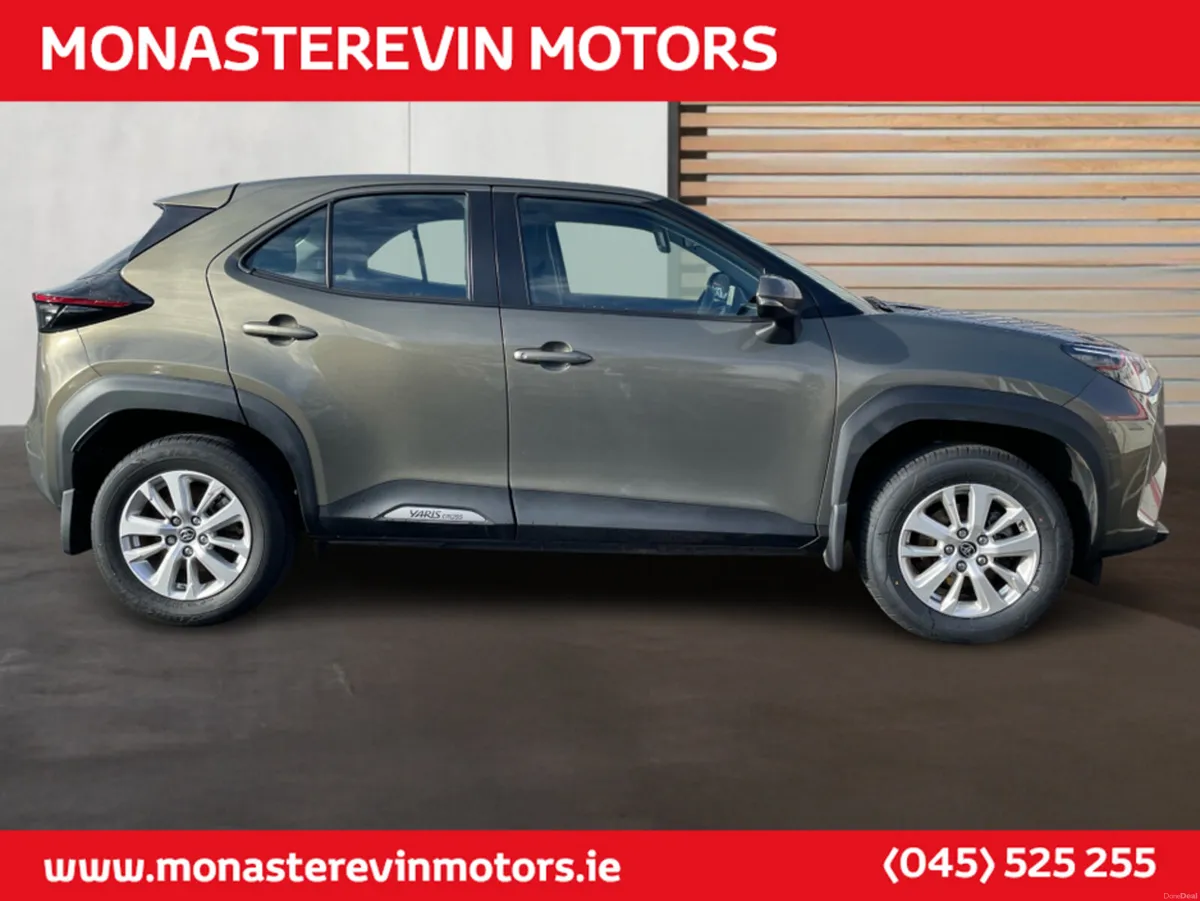 Toyota Yaris Cross CR LUNA 4DR AUTO - Image 3
