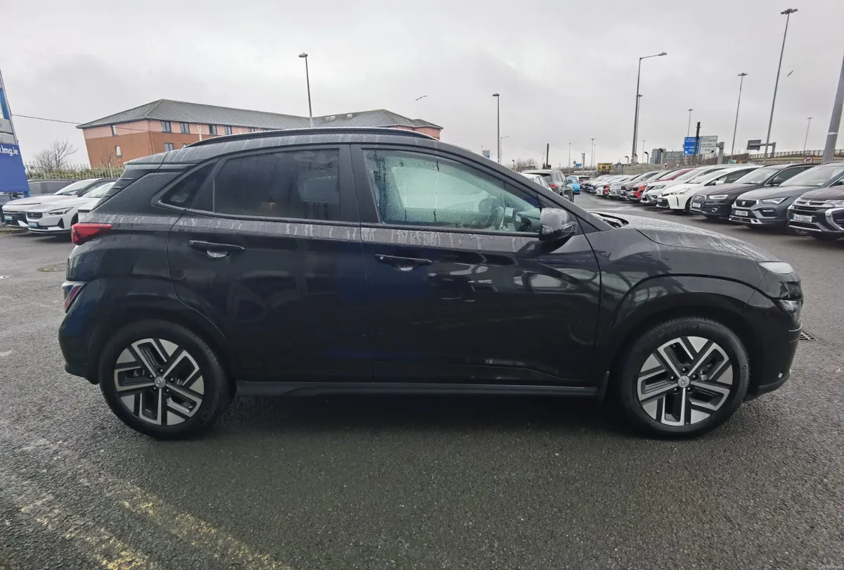 HYUNDAI KONA 64KWH EV PREMIUM - Image 4