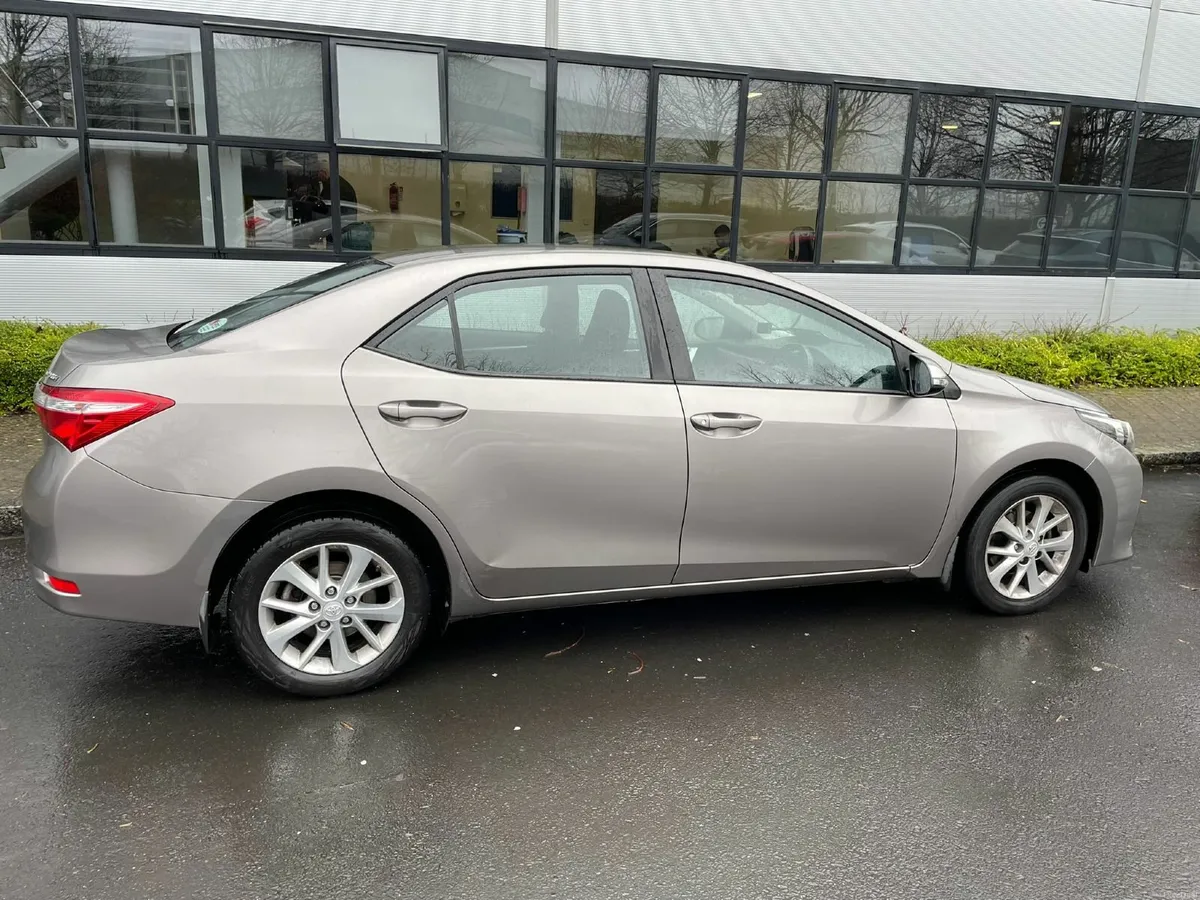 TOYOTA COROLLA 1.4 D-4D AURA 4DR **NCT 06-26** - Image 3