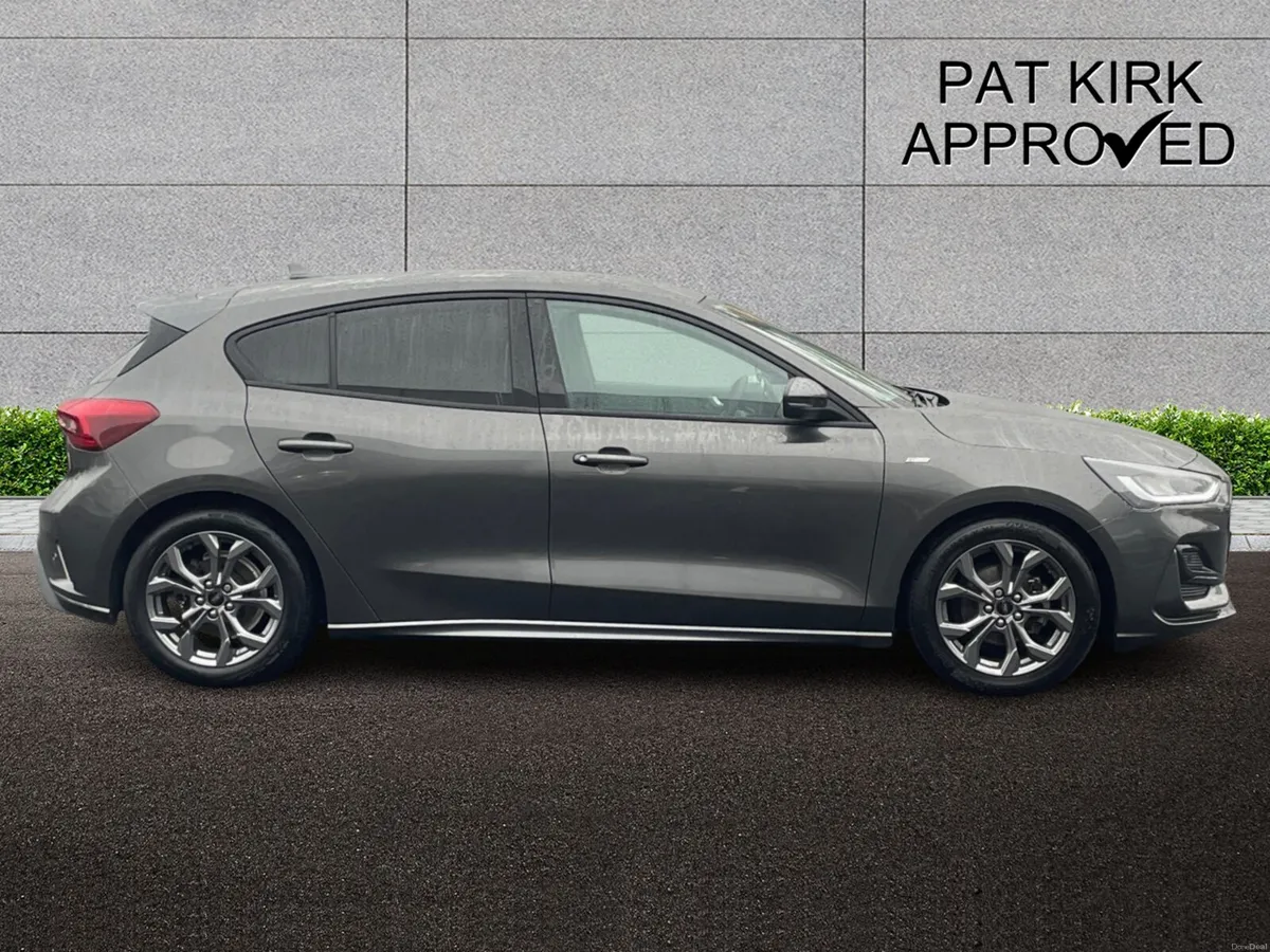 Ford Focus Hatchback ST-Line - Image 3