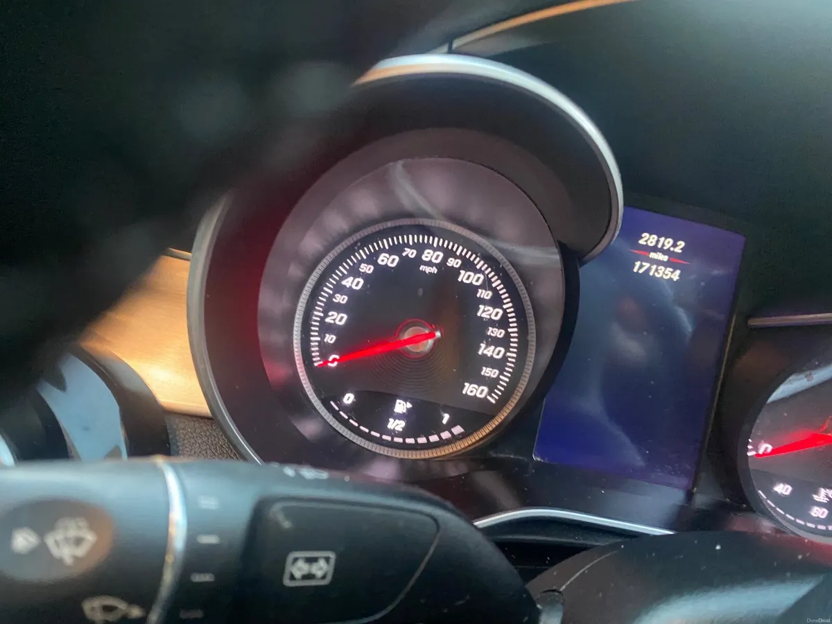 Mercedes-Benz C-Class 2015 sports - Image 2