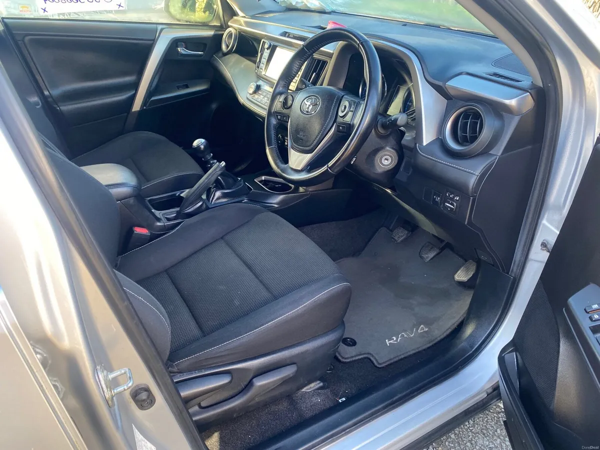 Toyota RAV4 2016 - Image 2