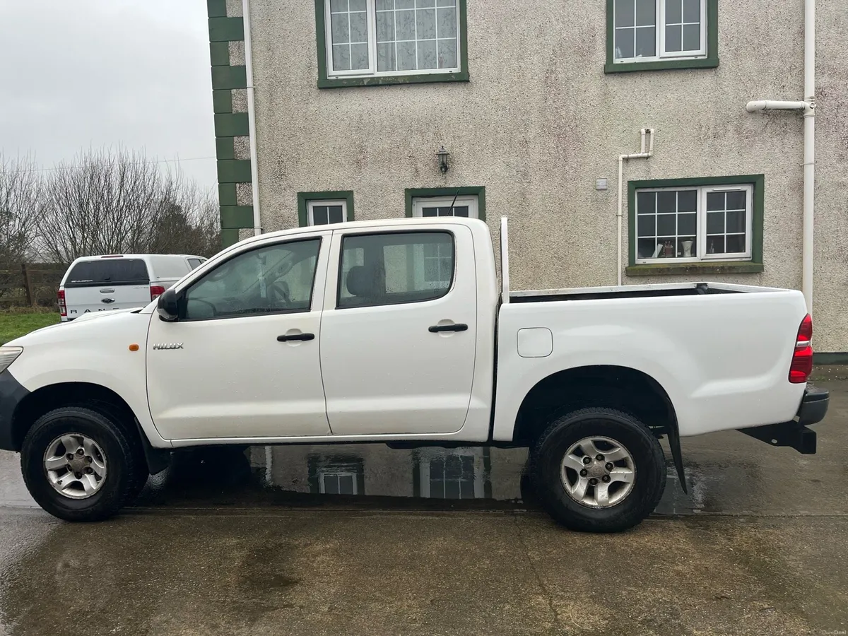 Toyota Hilux - Image 2