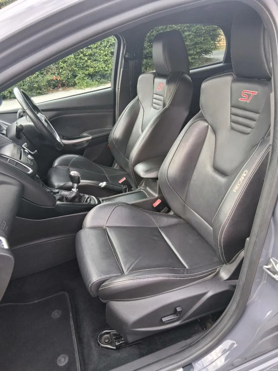 FORD FOCUS ST (low mileage) Matt grey - Image 2