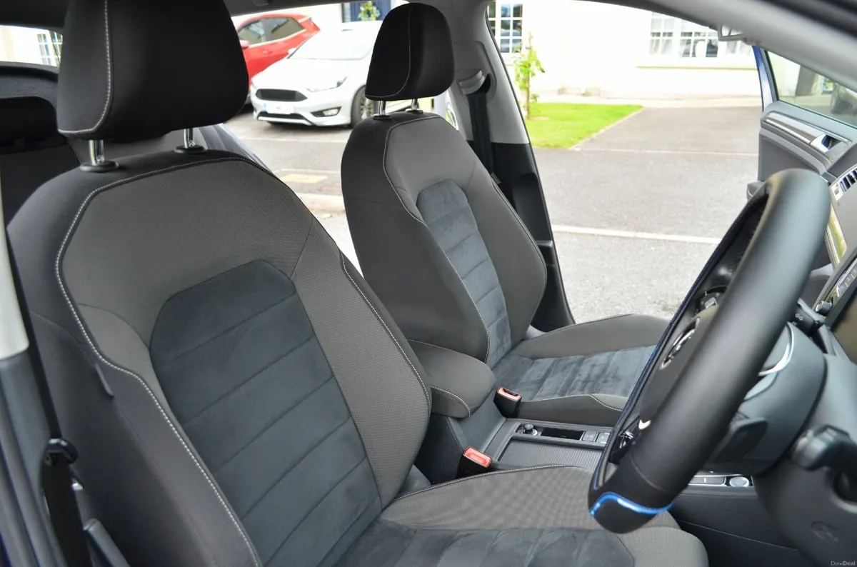 Volkswagen Golf 2015 - Image 2