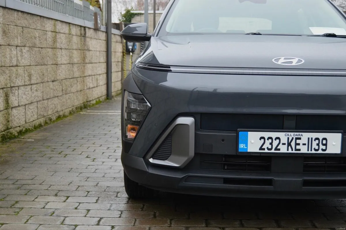 Hyundai KONA 1.6 HYBRID Signature Auto - Image 3