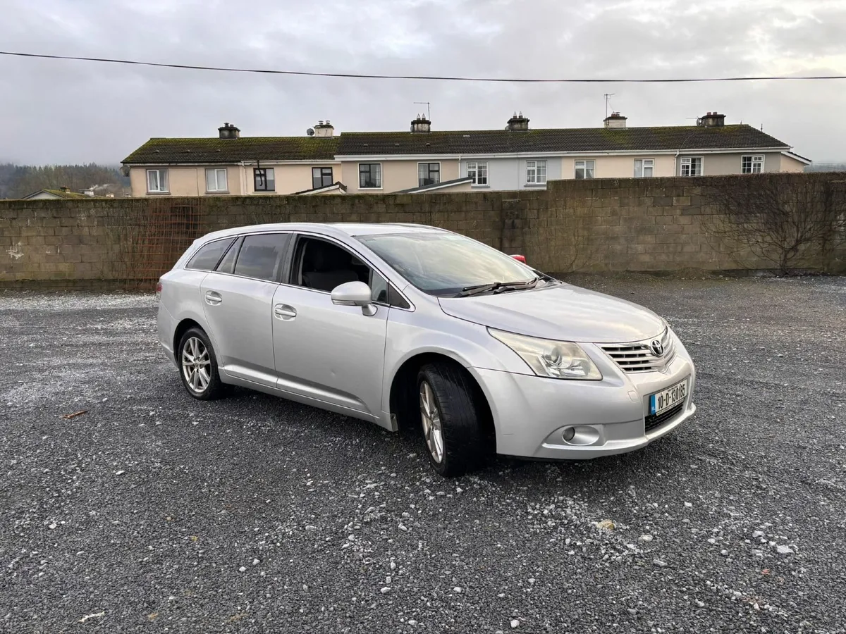 Toyota Avensis 2010 - Image 1