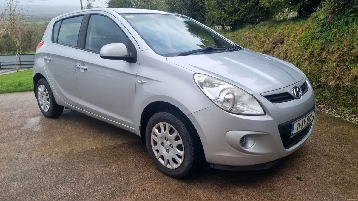 11 HYUNDAI I20 *NEEDS REPAIR* - Image 4