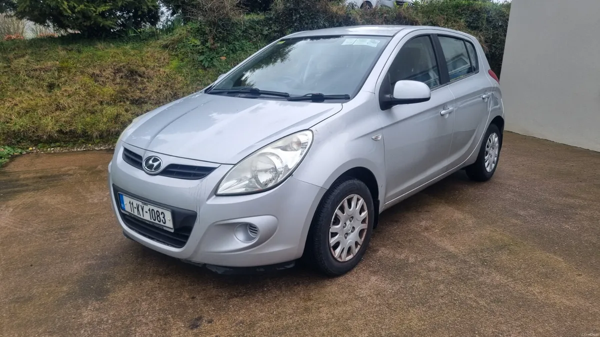 11 HYUNDAI I20 *NEEDS REPAIR* - Image 1