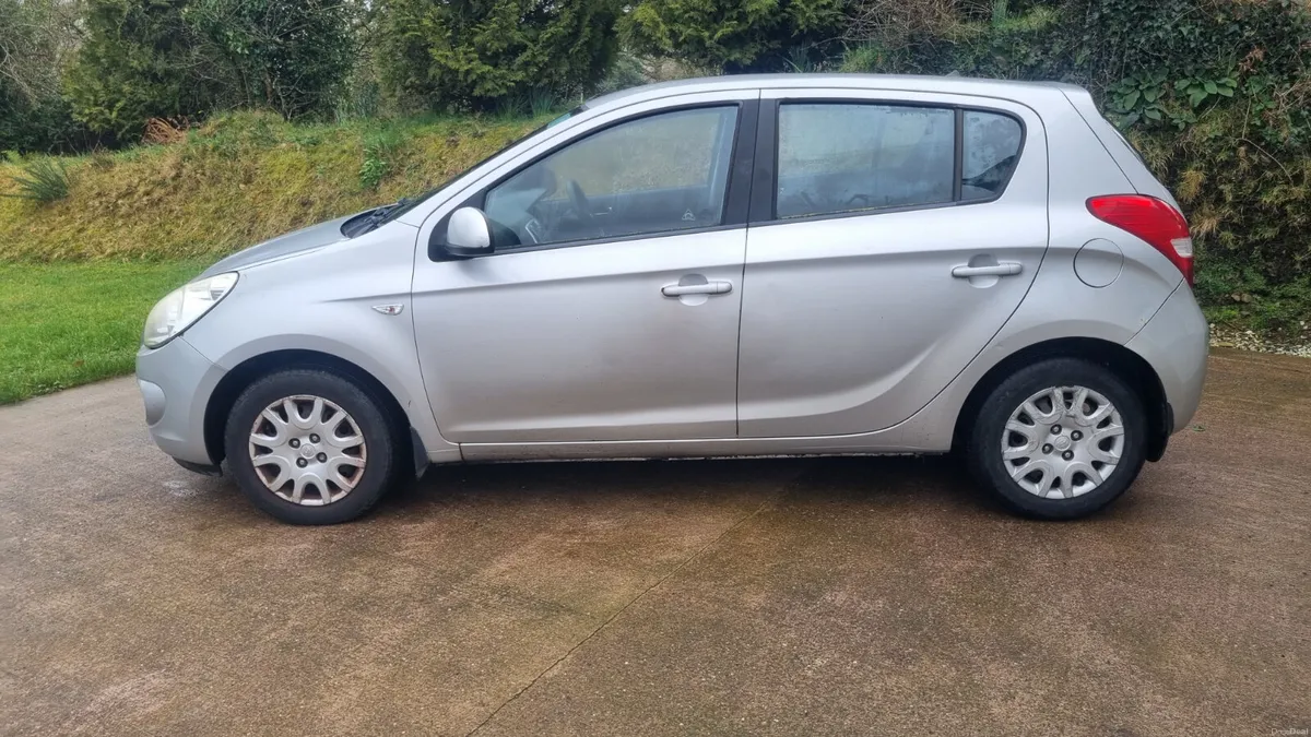 11 HYUNDAI I20 *NEEDS REPAIR* - Image 2