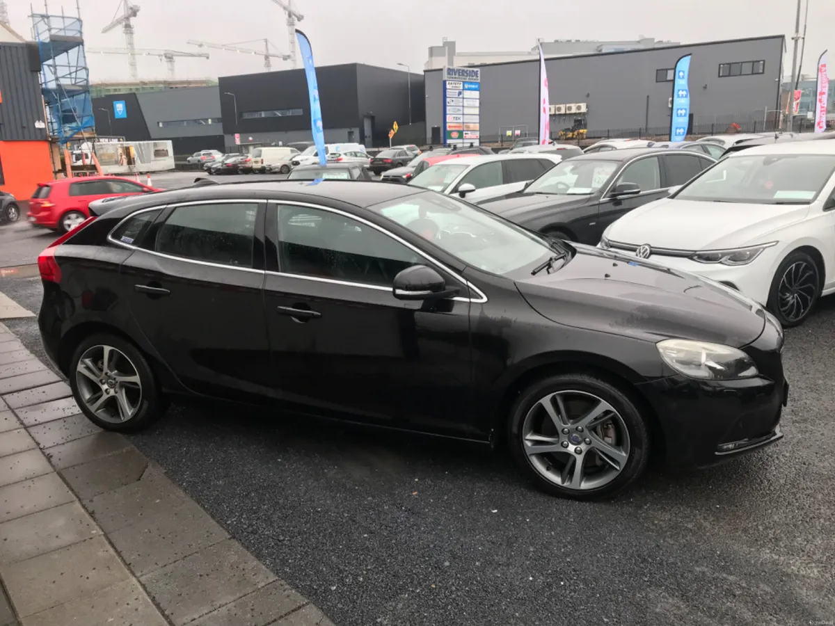 2016 Volvo V40 Automatic - Image 3