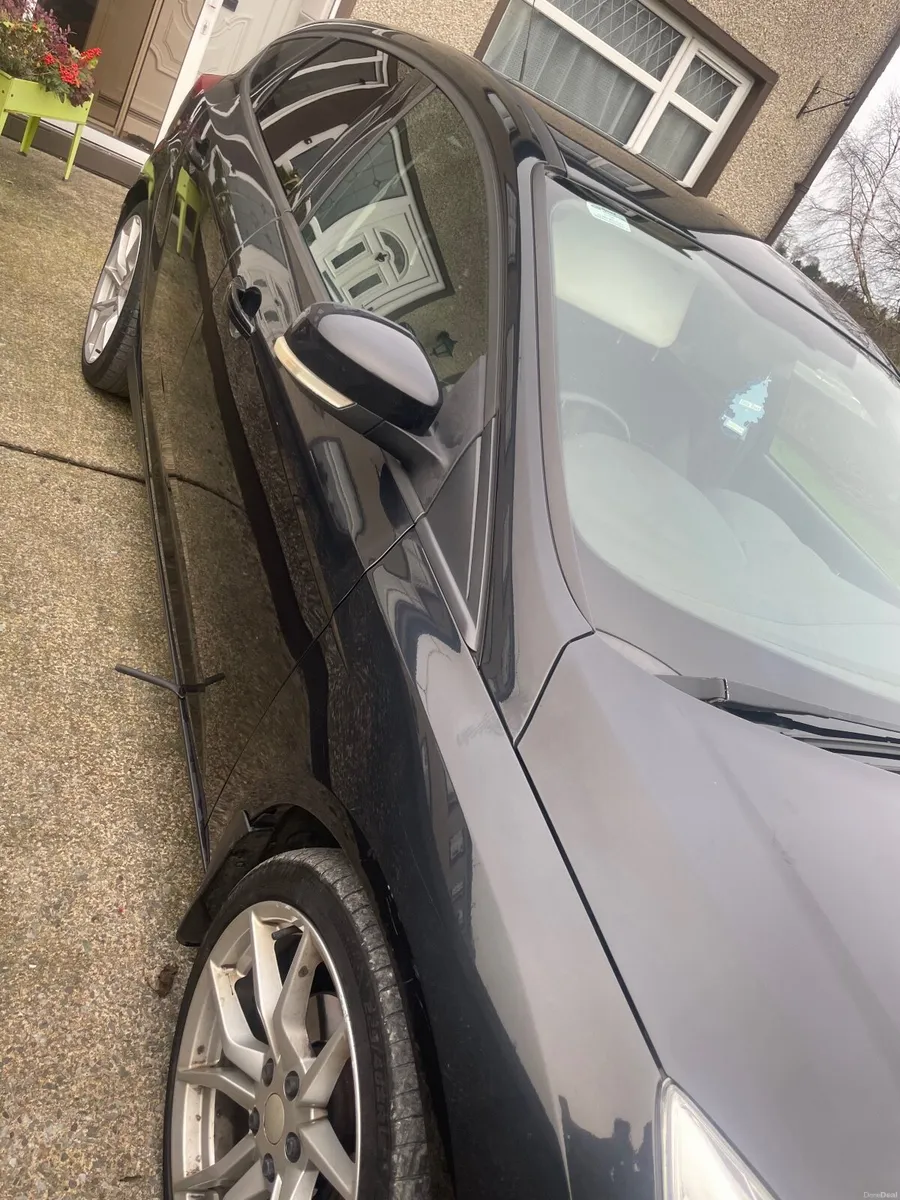 Ford Focus 2011 - Image 2
