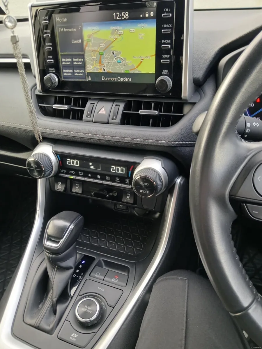 ***211 TOYOTA RAV4*** - Image 3