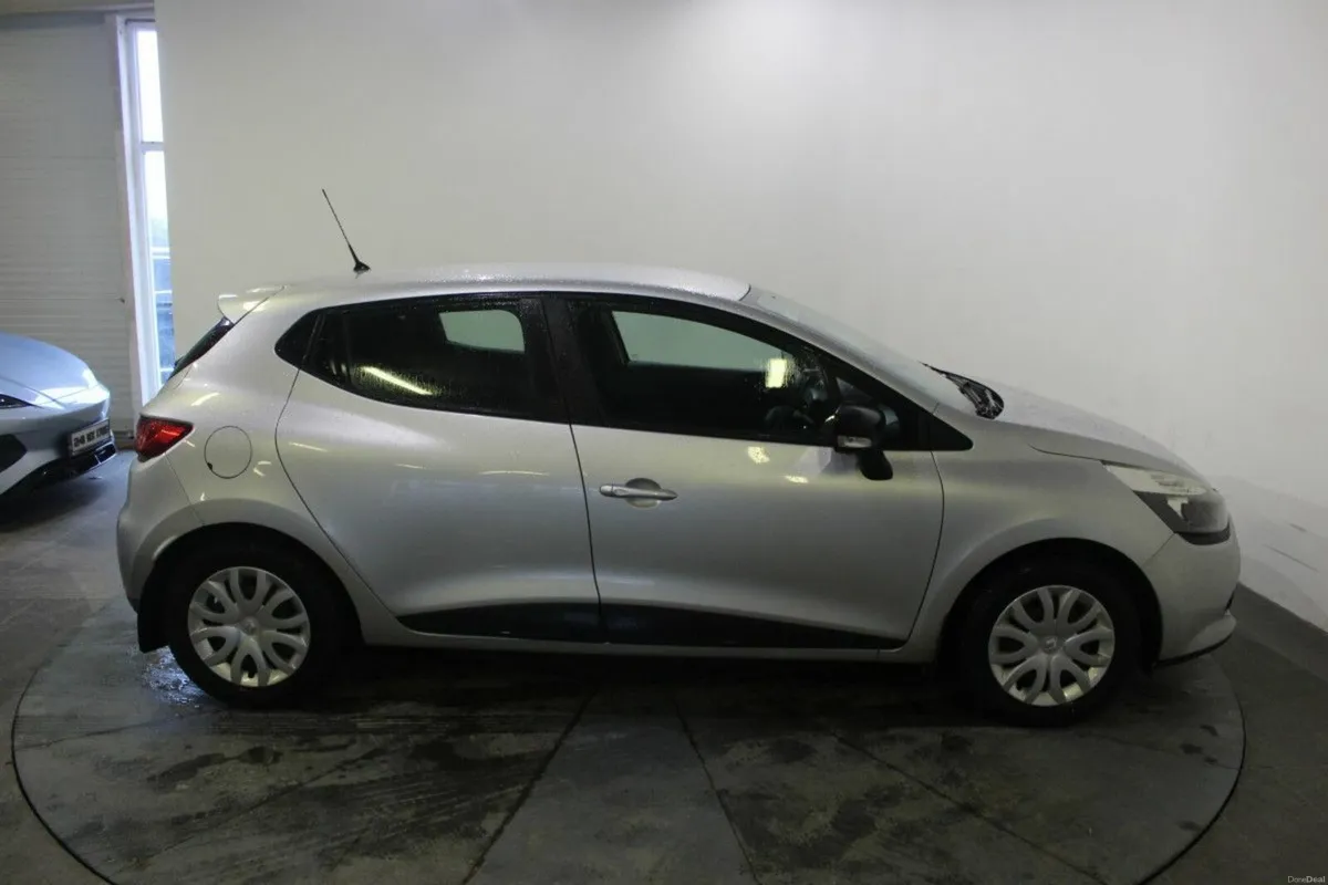 Renault Clio 1.2 16V 75 Expression - TENDER 20 - Image 3