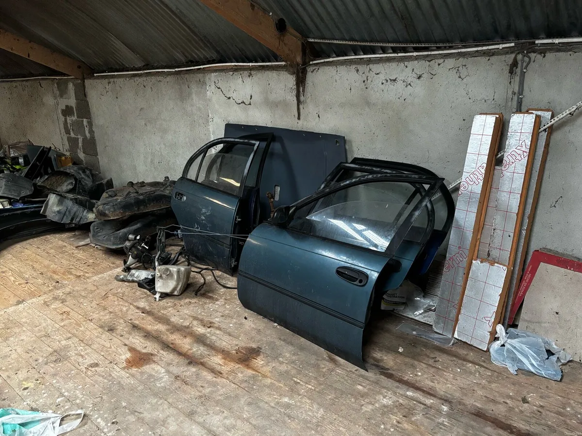 Assorted e10 Corolla parts (1993-1997) - Image 3