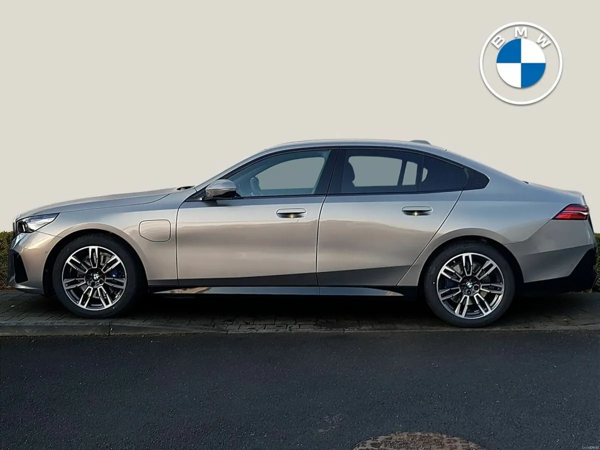 BMW 5-Series 530e M Sport Saloon - Image 3
