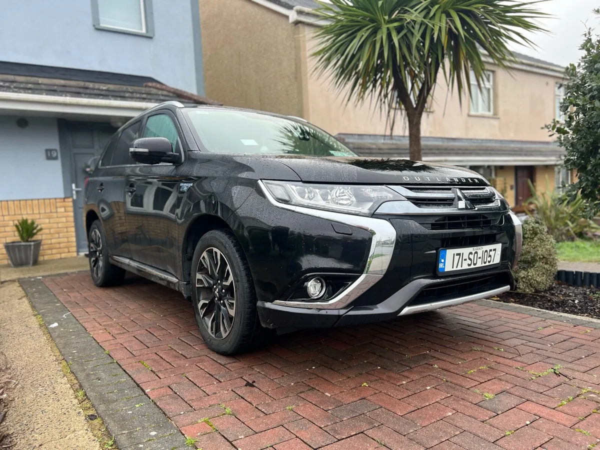 2017 Mitsubishi Outlander PHEV 5HS 92% Battery - Image 1