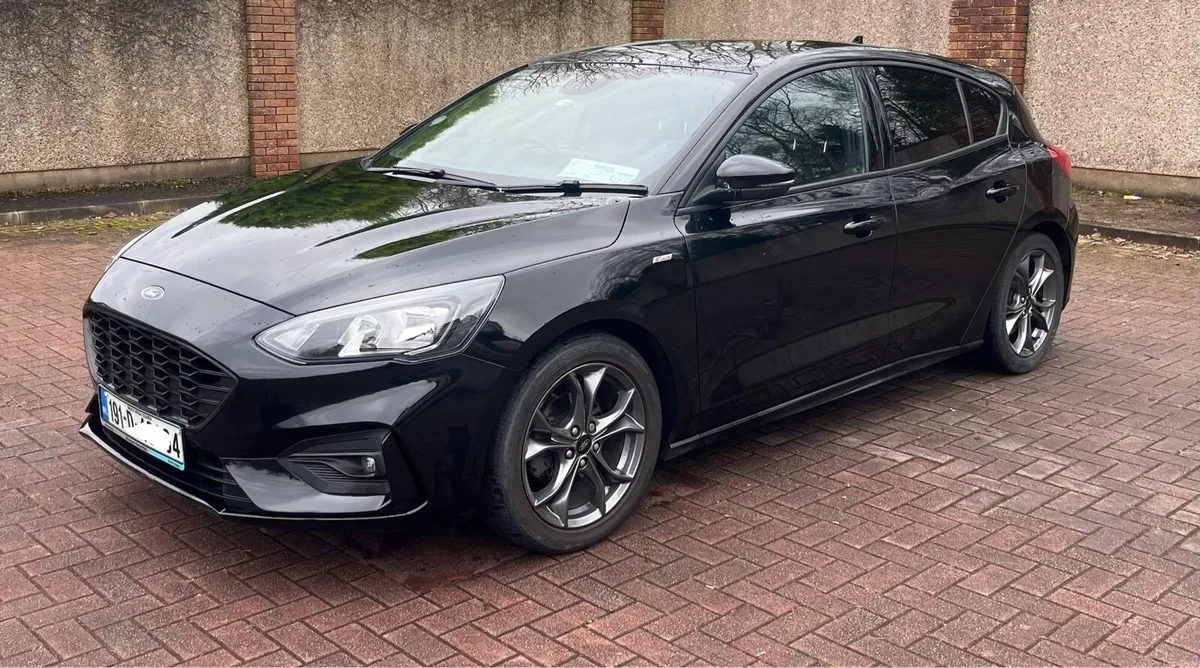 2019 Ford Focus ST line - Image 2
