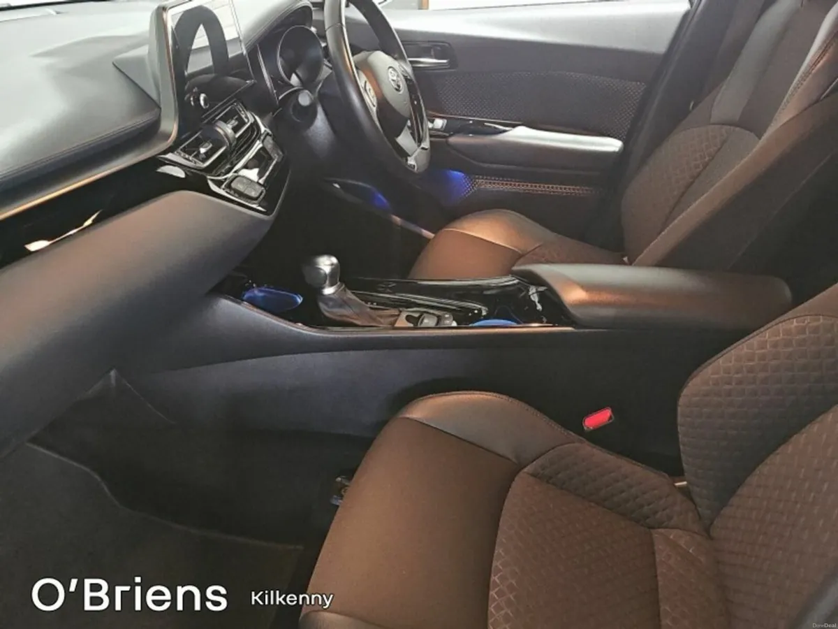 Toyota C-HR SPORT HYBRID 1.8 AUTOMATIC 5DR *1 OWNE - Image 4