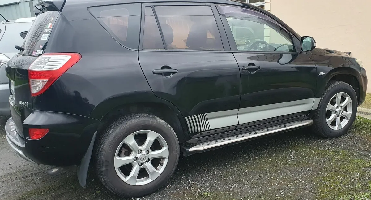 Toyota RAV4 2011 - Image 1