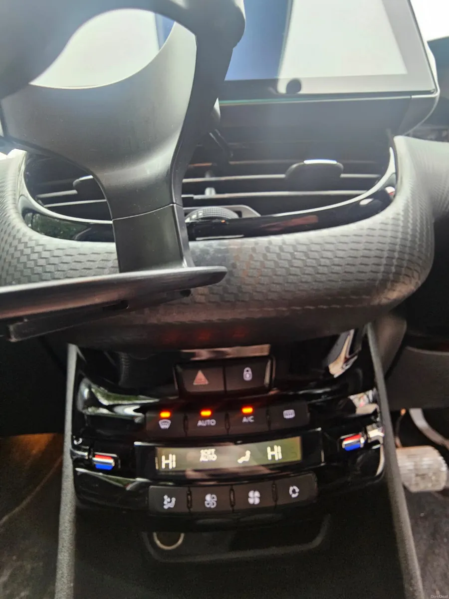 Peugeot 208 2017 automatic petrol ⛽️€7990 - Image 4