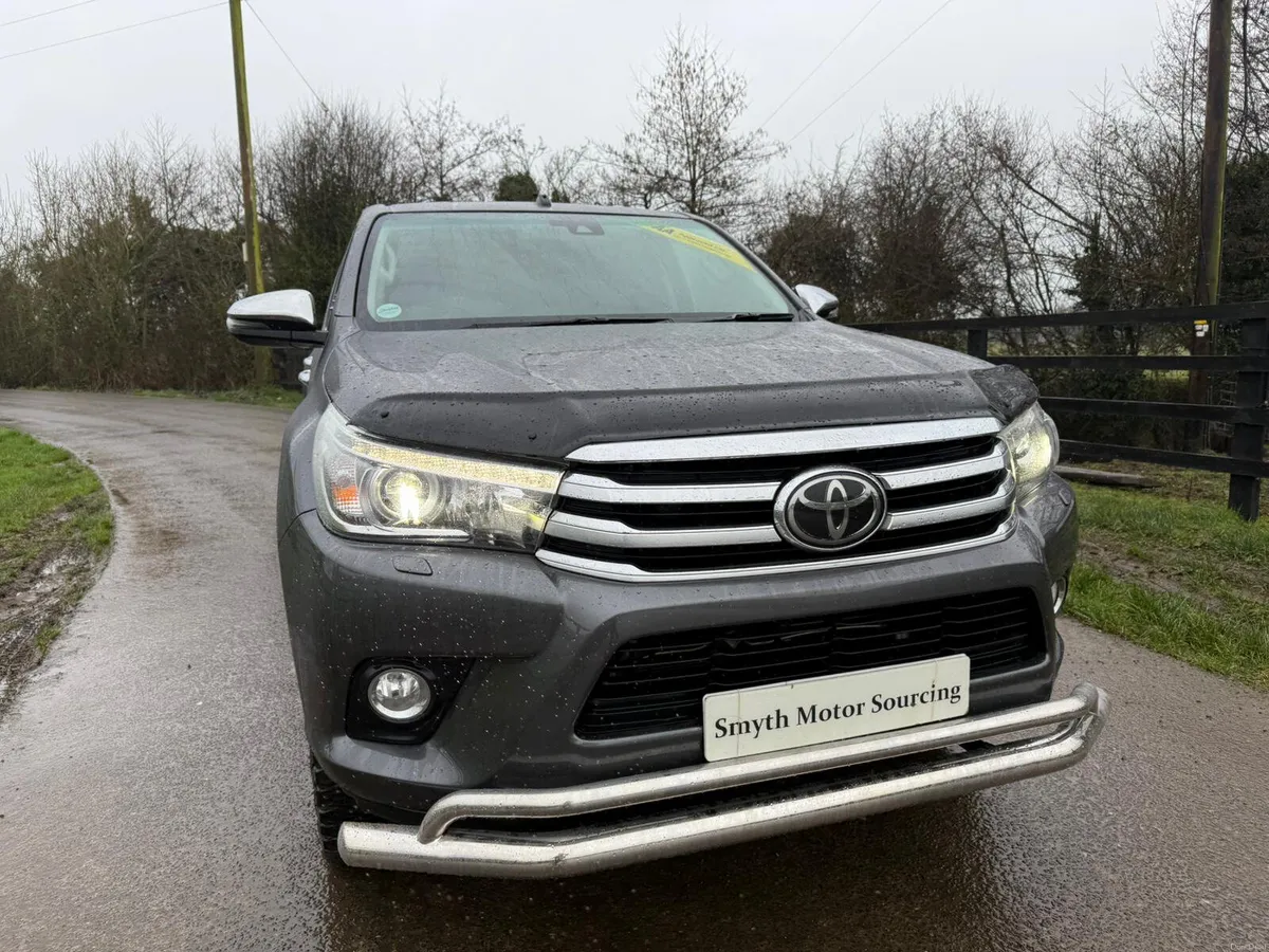 202 Toyota Hilux Invincible Low Miles***** - Image 4