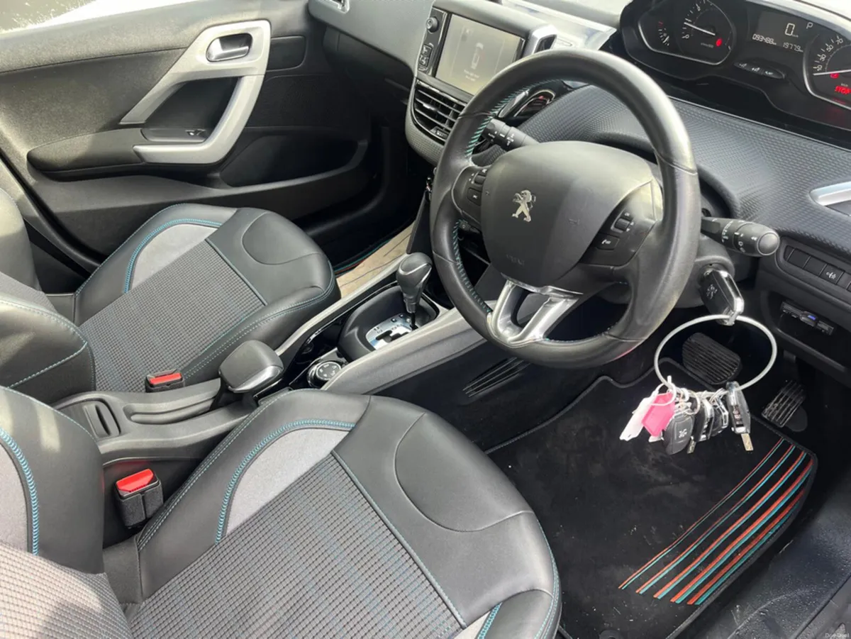 Peugeot 2008 AUTOMATIC 1.2 PETROL CROSS CITY MODEL - Image 5