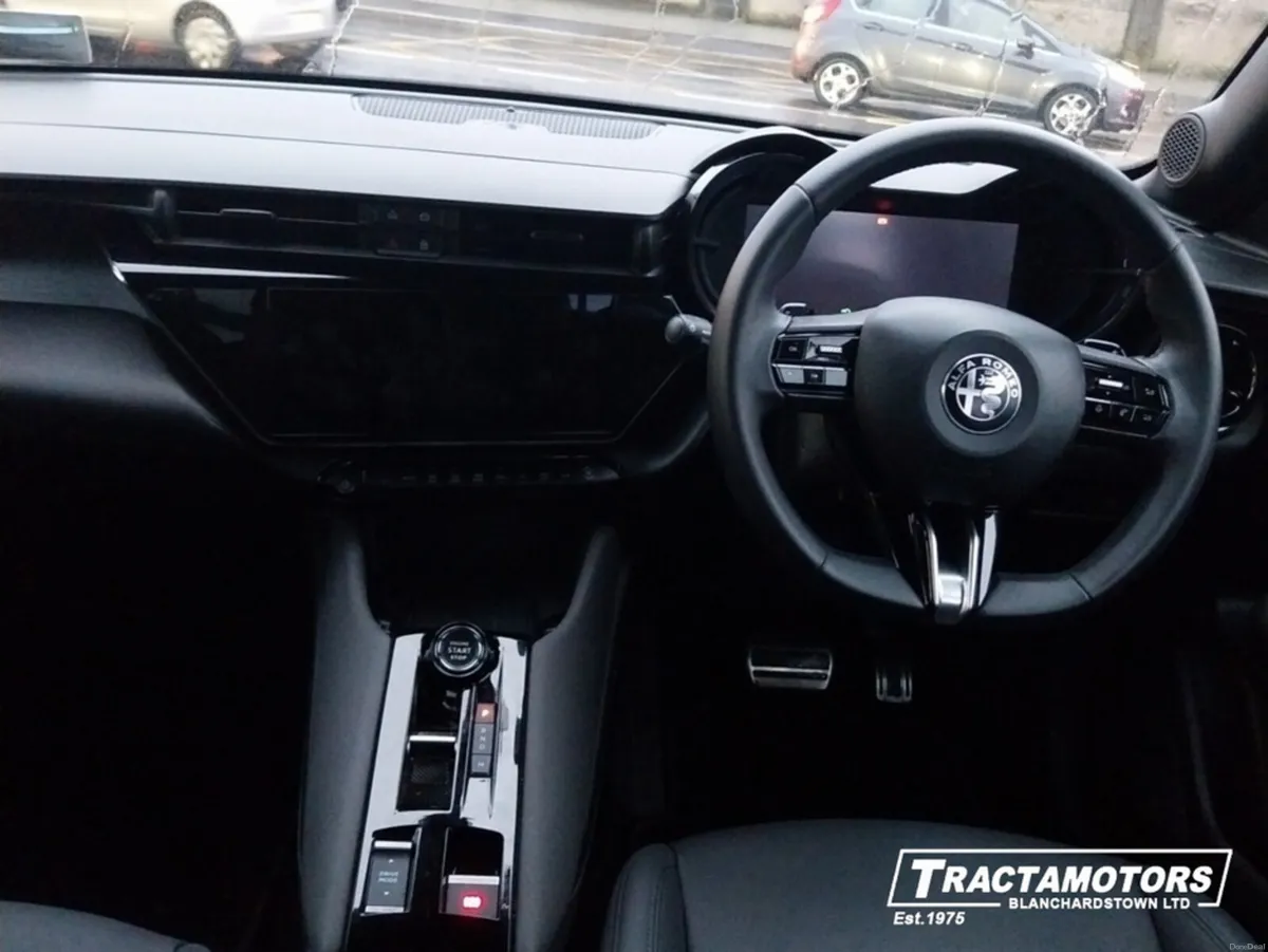 Alfa Romeo Junior IBRIDA 1.2 136BHP MHEV 5 - Image 2