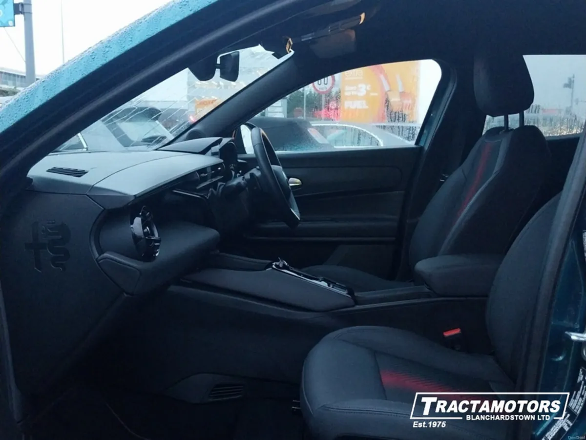 Alfa Romeo Junior IBRIDA 1.2 136BHP MHEV 5 - Image 4