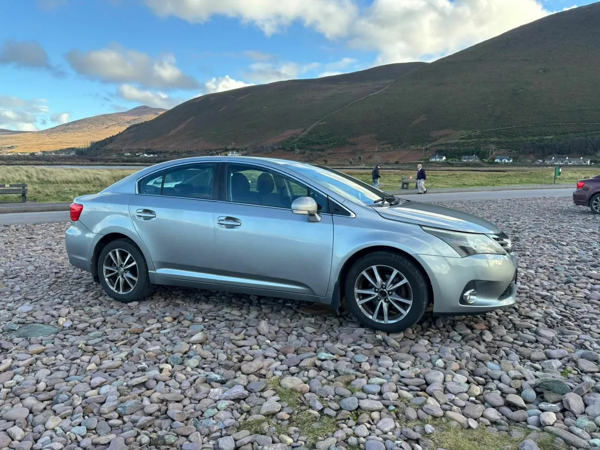 Toyota Avensis 2013 - Image 2