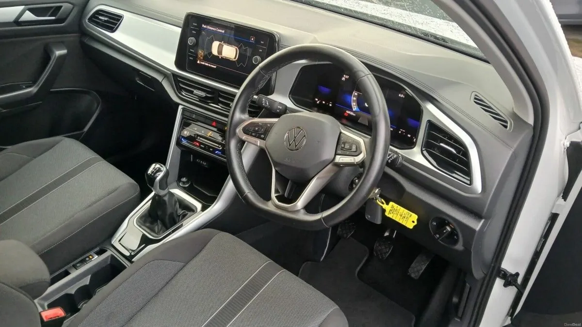 Volkswagen T-Roc LIFE 2.0 TDI M6F 116HP **REAR VIE - Image 3