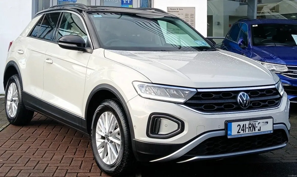 Volkswagen T-Roc Life 2.0 TDI M6F 116HP **PARK ASS - Image 1