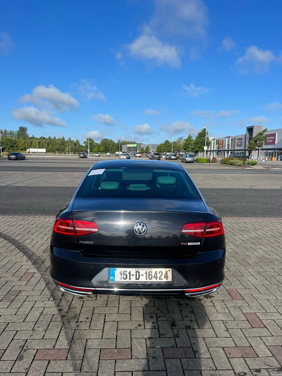 VW Passat 1.6 TDI Highline-Black-Cream Interior - Image 4