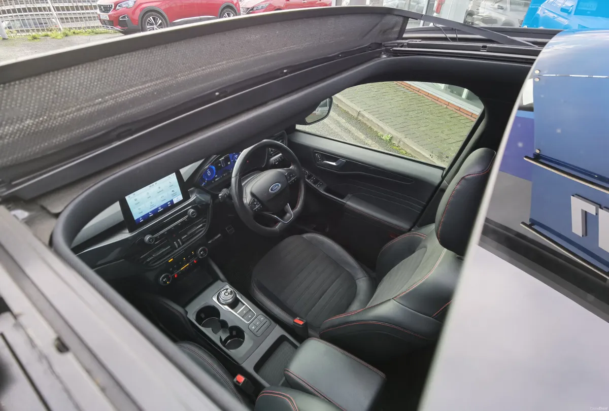 FORD KUGA 2.5 ST-LINE X EDITION **HUGE SPEC** AUTO - Image 2