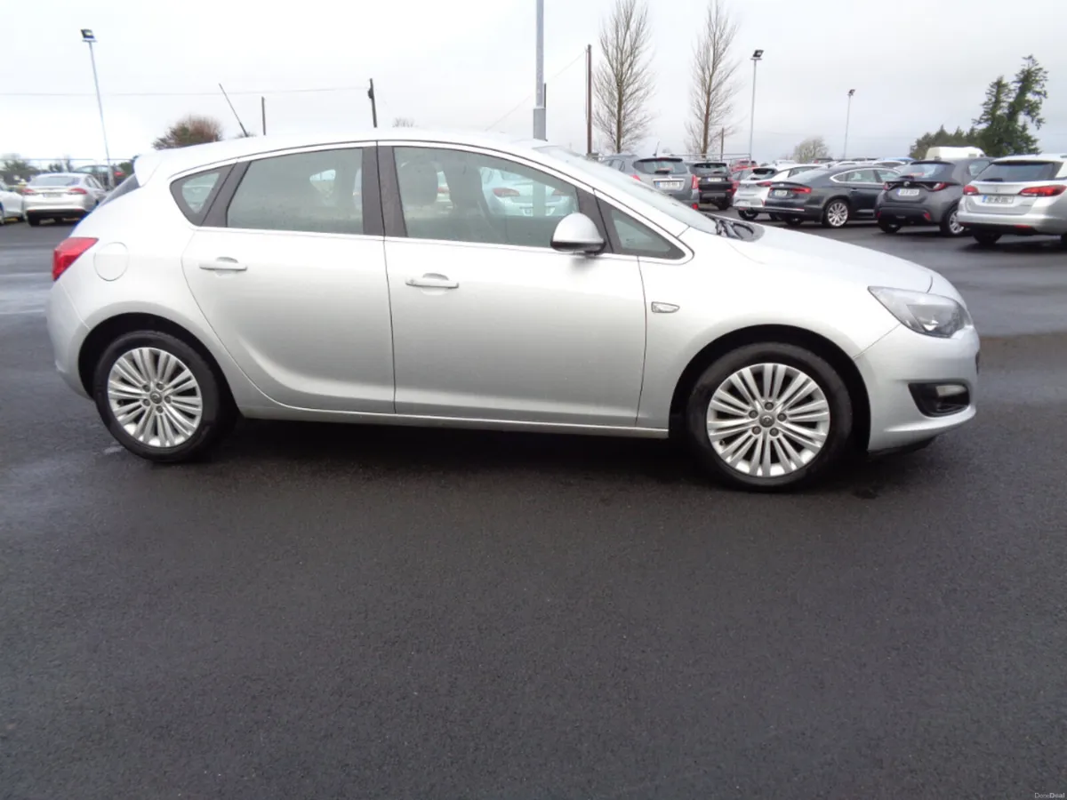 Opel Astra Excite 1.6cdti 110PS ECO 5DR - Image 2