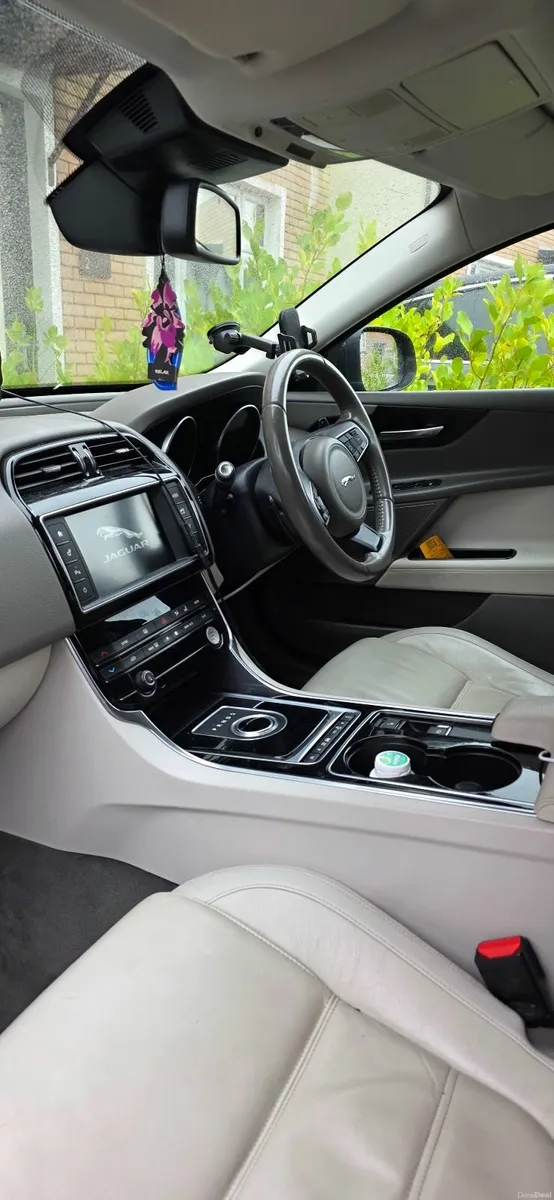 Jaguar XE 2015 - Image 3