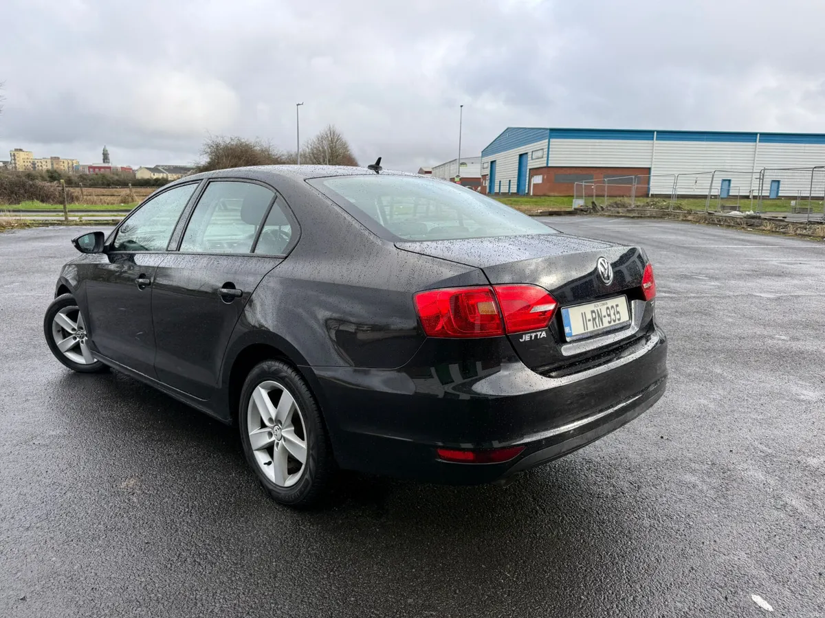 2011 Volkswagen Jetta 1.6 Tdi DSG Automatic - Image 3