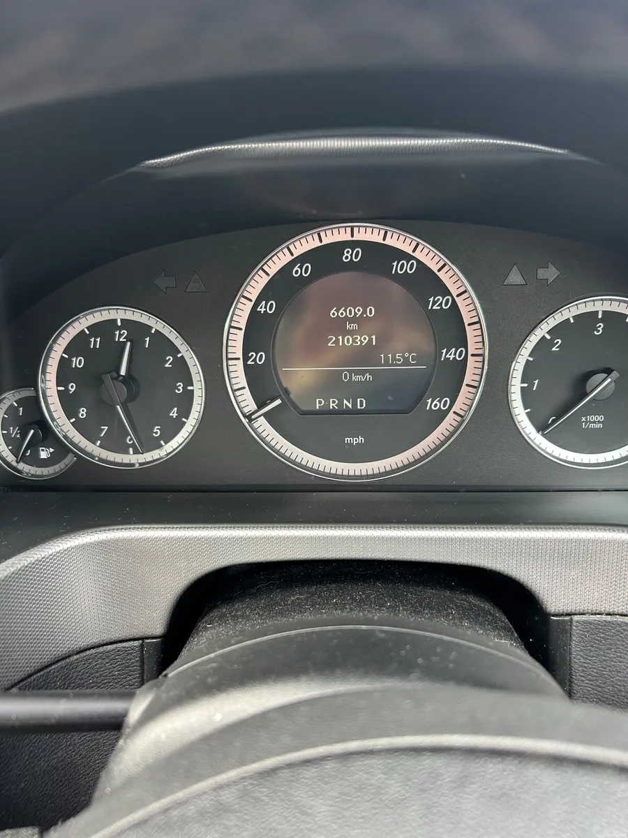 Mercedes-Benz E-Class 2011 - Image 4