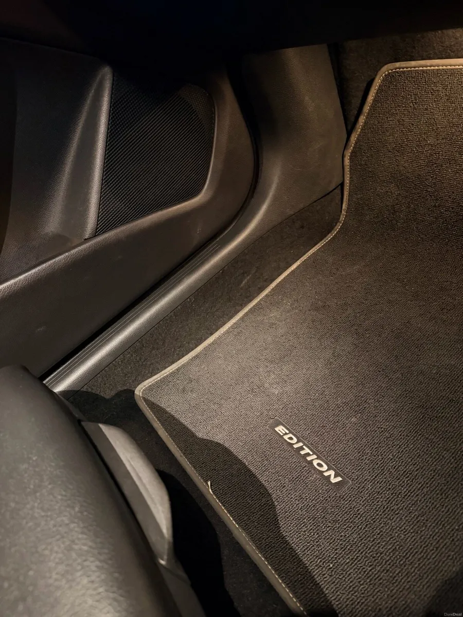 191 Mercedes CLA Edition Model - Image 4