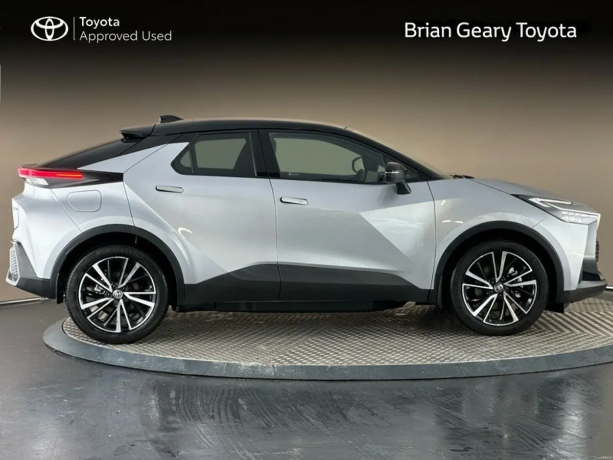 Toyota C-HR SOL Plug in Hybrid - Image 3