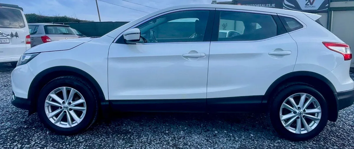 🔵 Nissan Qashqai 1.5DSL SV LOW KM - Image 3
