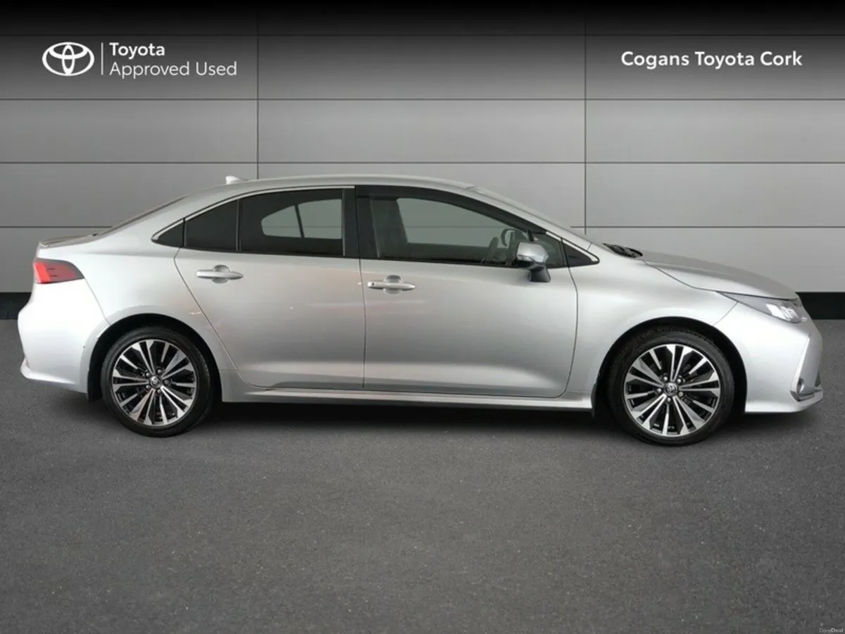 Toyota Corolla COROLLA SALOON LUNA SPORT - Image 3
